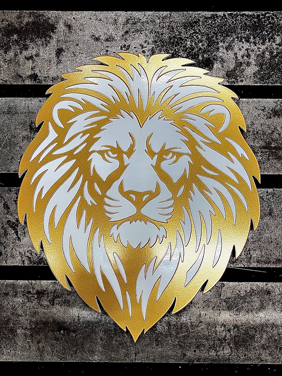 Majestic Lion Metal Wall Art in Gold and White Finish, Modern Wildlife Wall Decor, African Lion Head Metal Sign for Home, Office, Living Room, and Rustic Farmhouse Decor